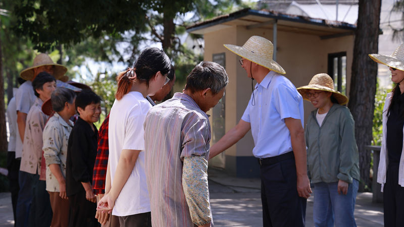 曹勇奇赴之豇種業(yè)基地開展高溫慰問